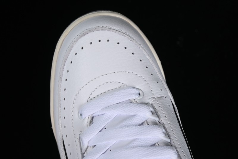 Nike Air Jordan 2/3 Retro Low-Top Basketball Shoes in White/Black - FD0383-100