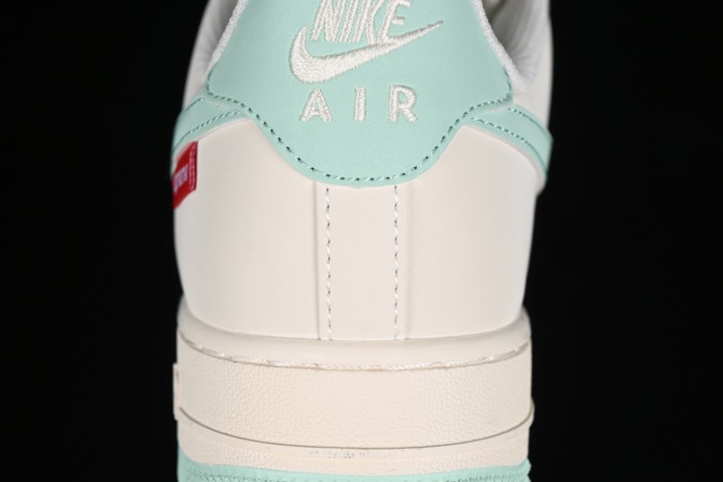 Supreme x Nike Air Force 1 '07 Low Collaborative Sneakers in Youthful Green - HD1968-023