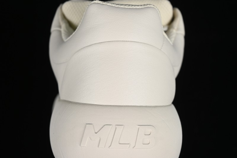 MLB Chunky Classic Base New York Yankees Lightweight Platform Casual Sneakers - 3ASXCCB4N07CRS