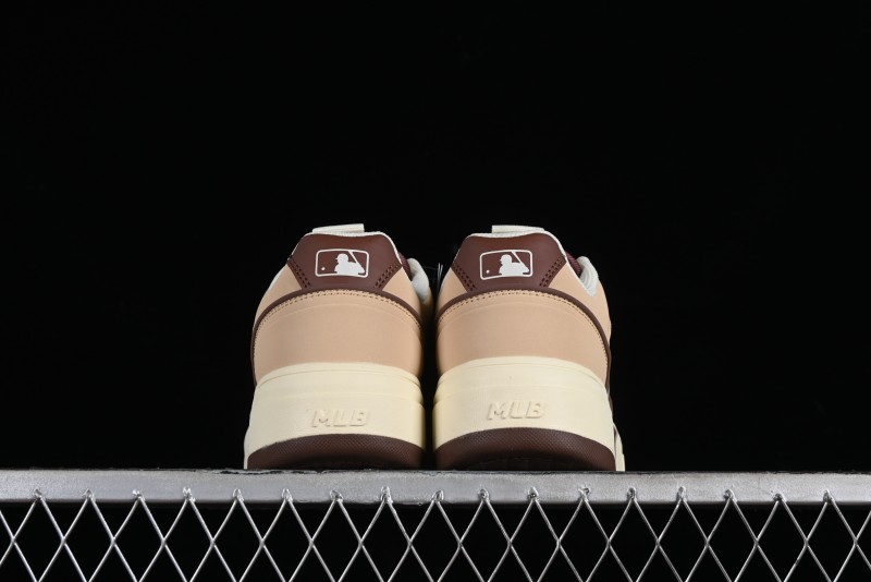 MLB Chunky Liner Basic New York Yankees Thick Sole Casual Sneakers with 6cm Height Increase - 3ASXCA12N43BGS