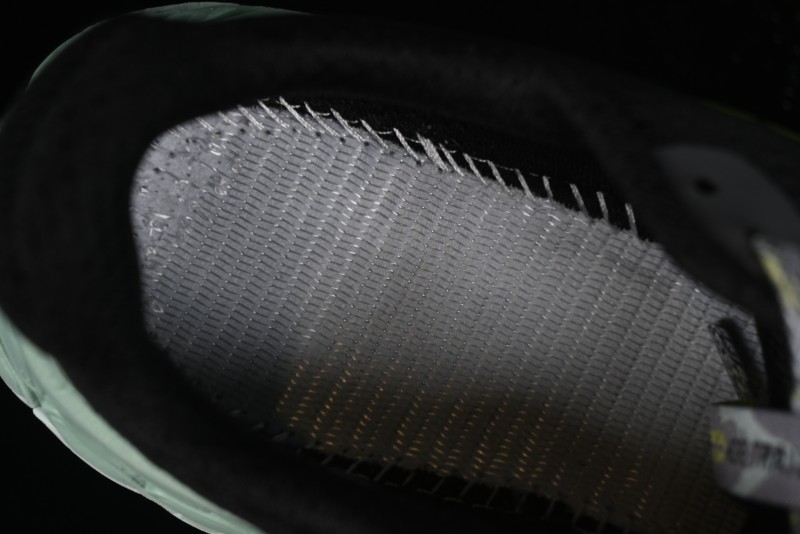 New Balance Fresh Foam X More V3TDS Low-Top Running Shoes with Durable Anti-Slip Design - MTMORCD3
