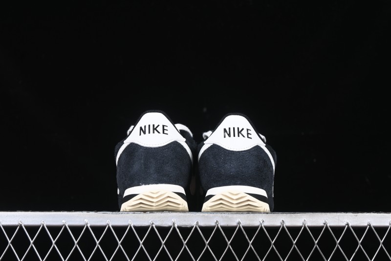 Nike Classic Cortez Leather Retro Running Shoes - FJ2530-001