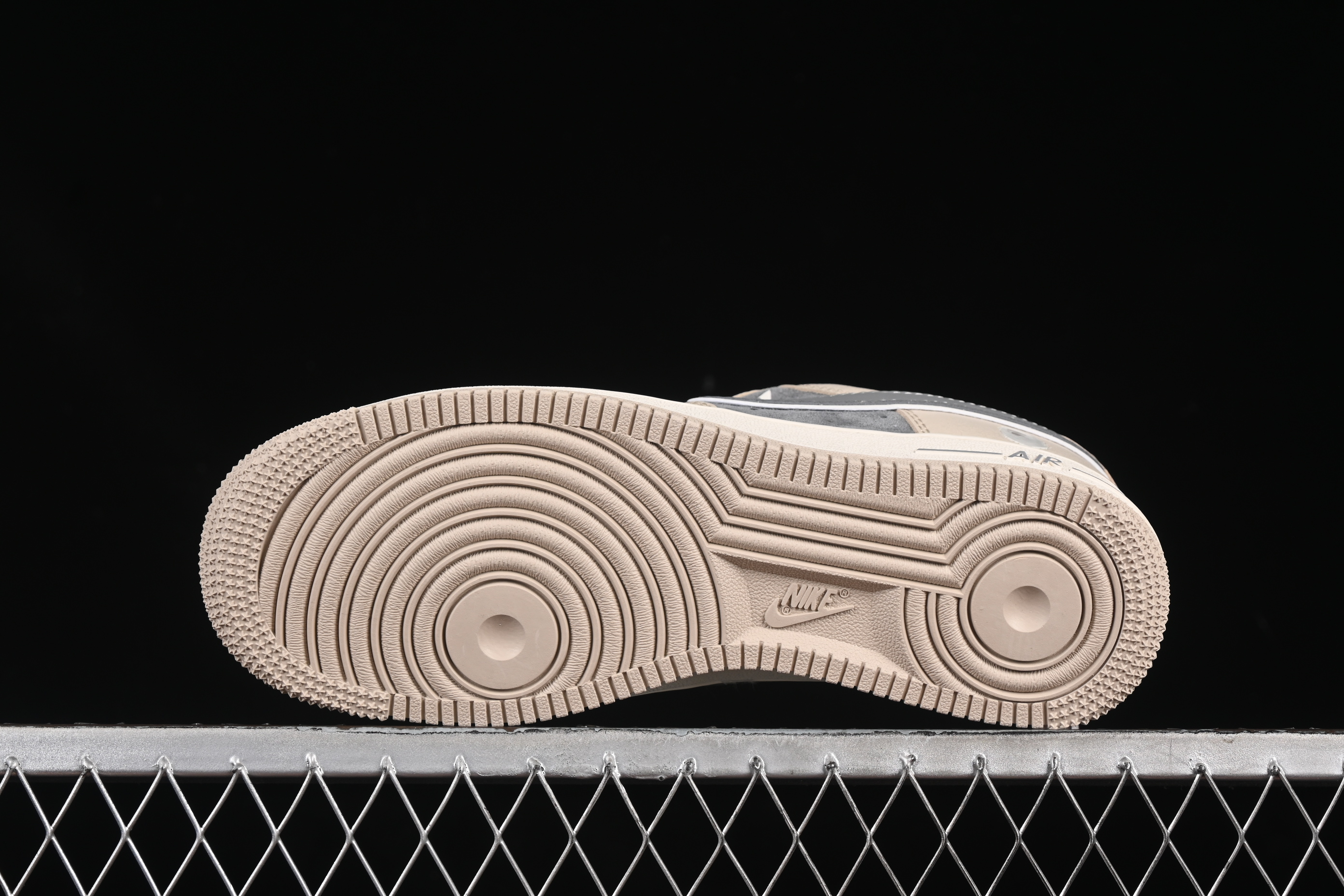Nike Air Force 1 '07 Low Supreme Collaboration Sneakers with Red Snake Swoosh - SJ6698-023