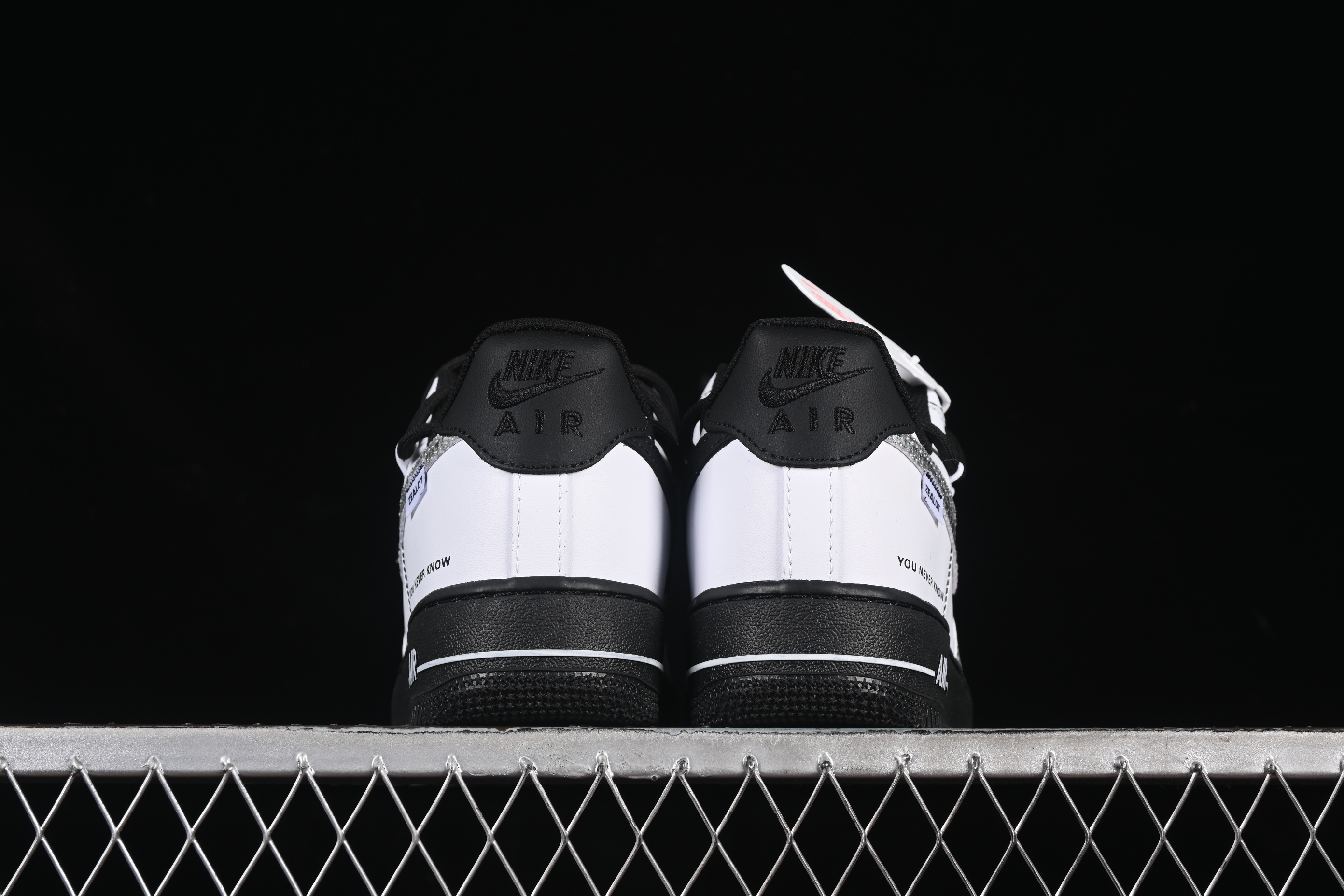Nike Air Force 1'07 Low Casual Sneakers with Full-Length Air Cushion - ZH0316-066
