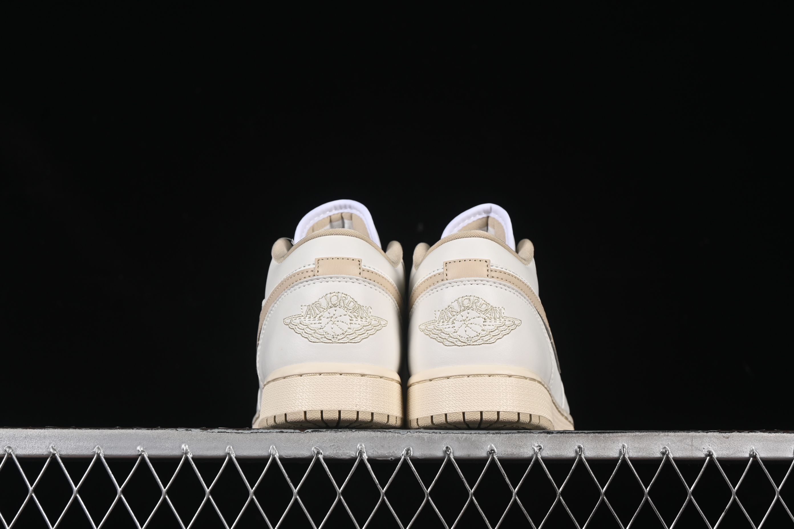 Nike Air Jordan 1 Low AJ1 Casual Sneakers in White - DC0774-112