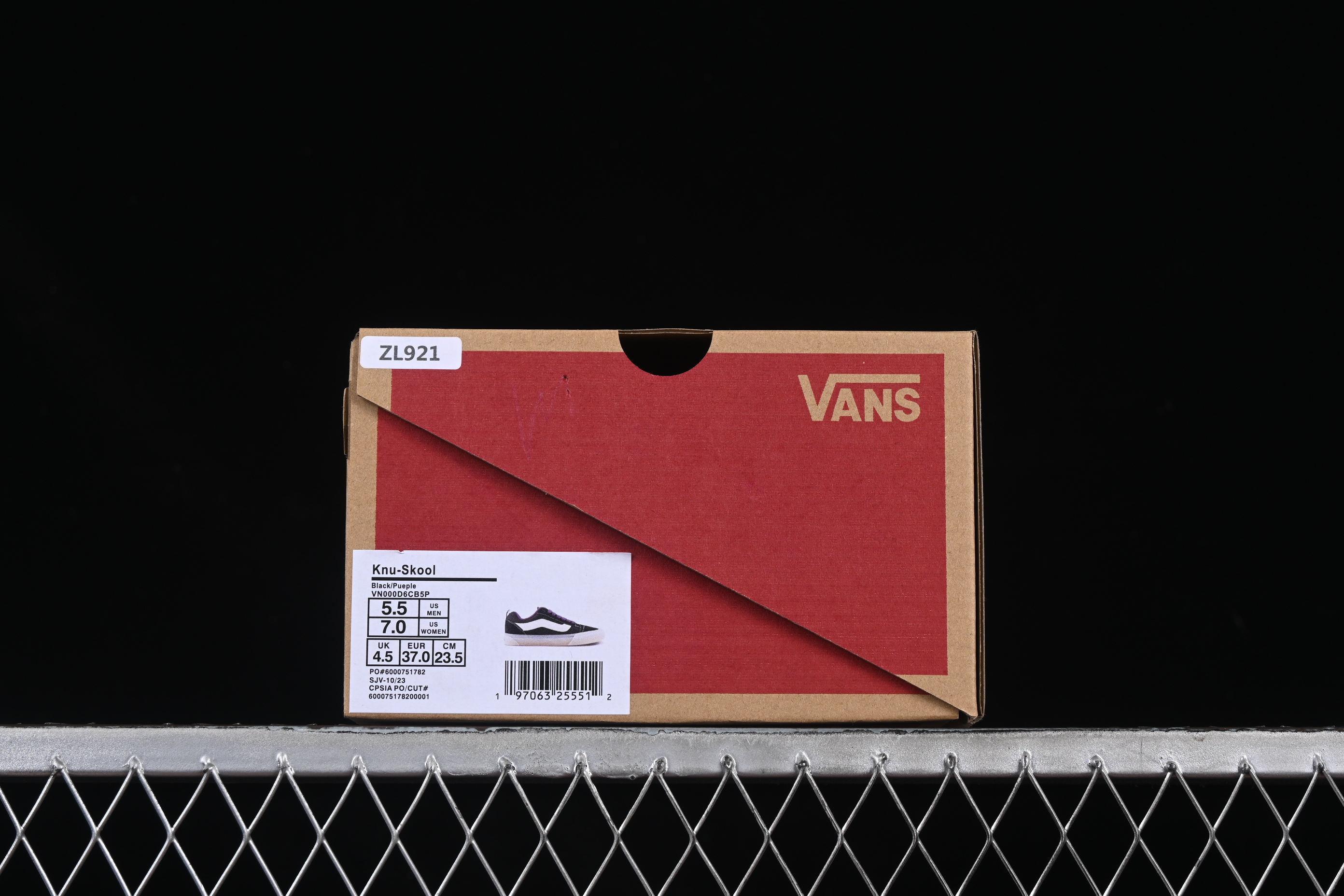 Vans Knu Skool Low Top Retro Chunky Sneakers - VN000D6CB5P