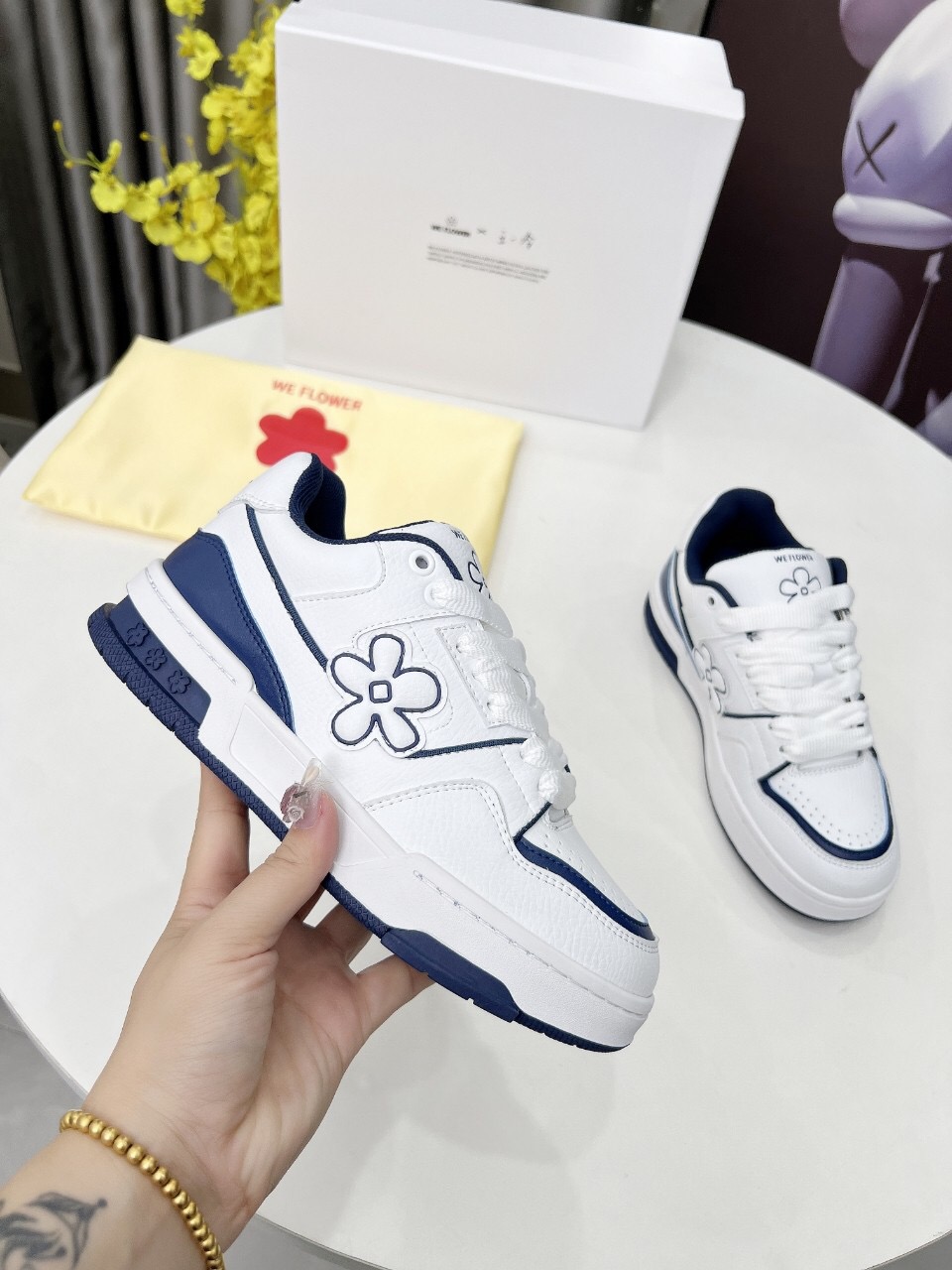 2025 Unisex WEFLOWER White Navy Leather Sneakers LY00280