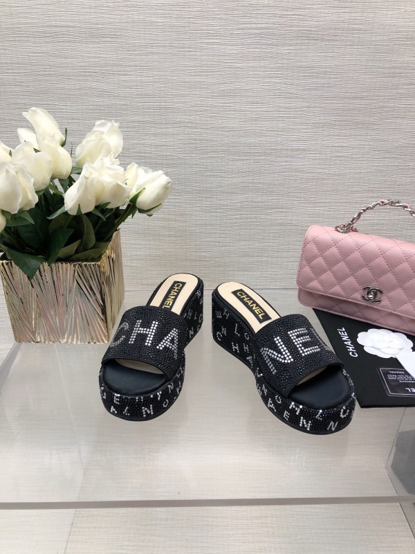 2025 Slippers Chanel Black Fabric Slippers