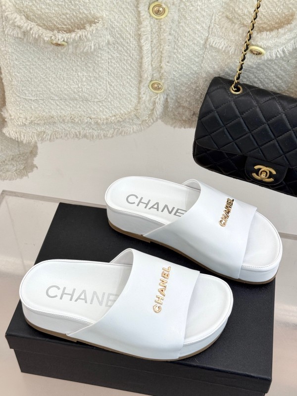 2025 Slippers Chanel White Leather Slippers KFY00250