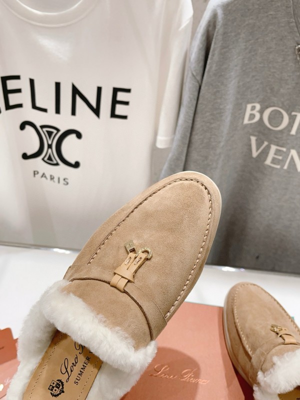 2024 Slippers LP Beige Suede Shearling MJ00310