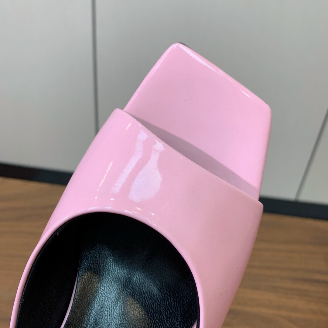 2025 Slippers VERSACE Pink Patent Leather Slippers