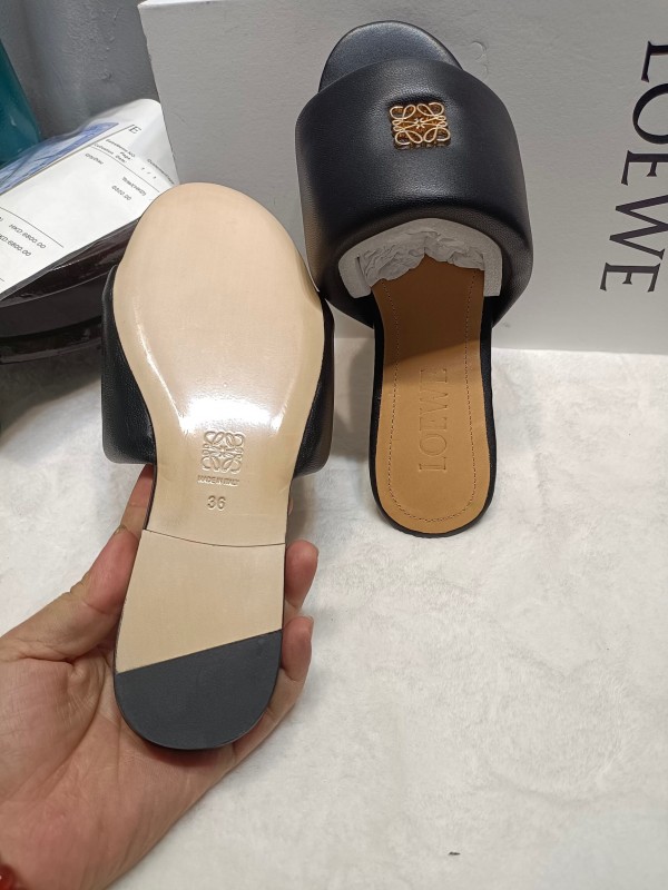 2025 Women Loewe Black Leather Slippers LY00000