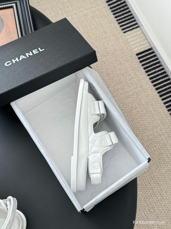 2025 Women Chanel White Leather Sandals LY00320