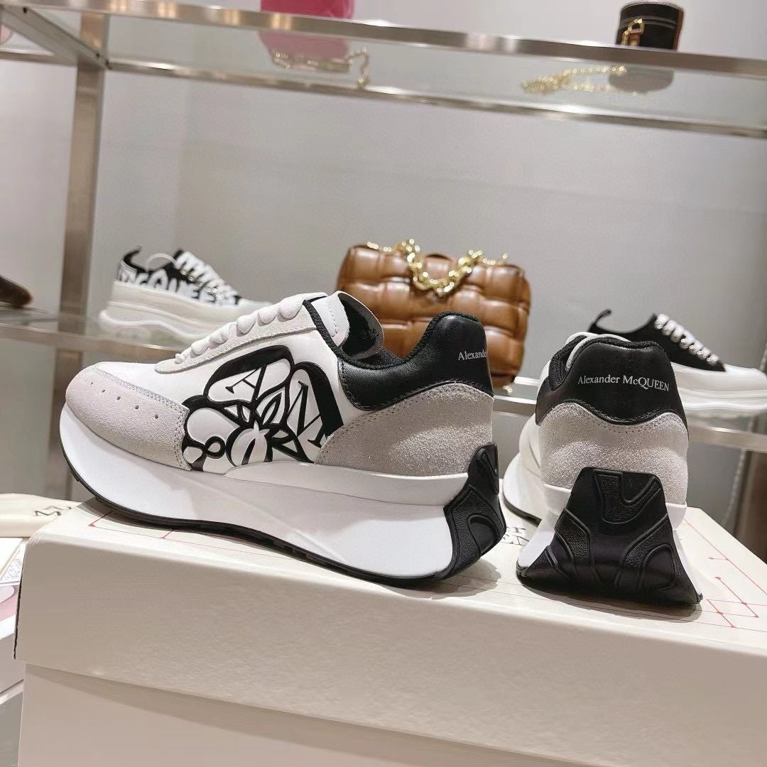 2024 Unisex Alexander McQueen White Black Leather Suede Sneakers Seal Logo MJ00370