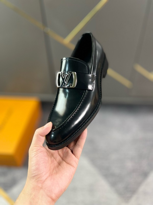 2024 Men Louis Vuitton Black Leather Loafer MJ00290