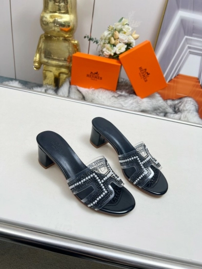 2025 Women Hermès Black Leather Slippers H Pattern MJ00180