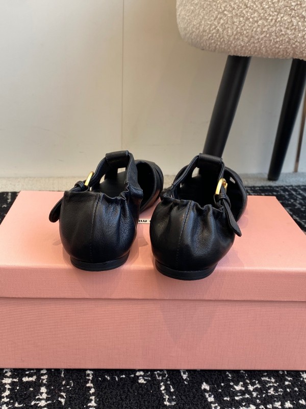 2025 Women Miu Miu Black Leather Flat Roman Sandals
