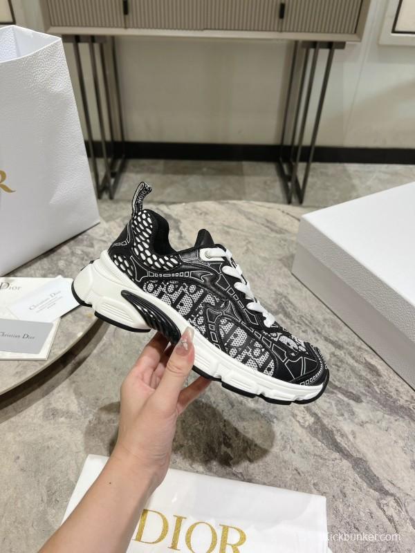 2025 Women Dior Black White Textile Casual Sneakers KFY00370