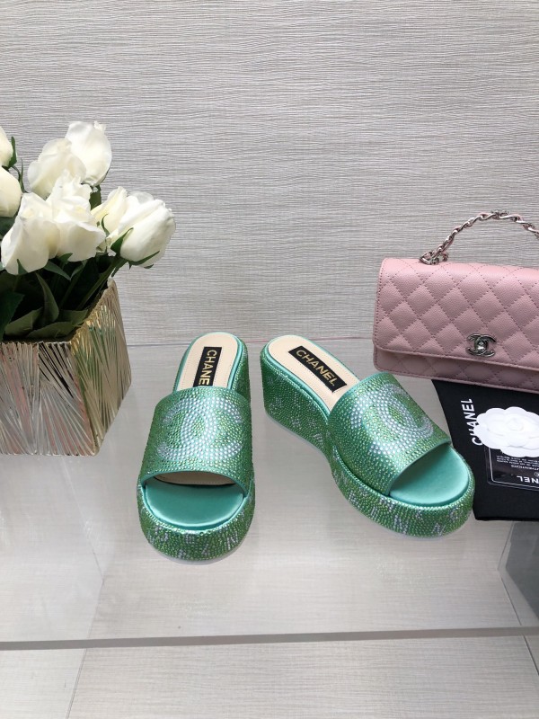 2025 Women Chanel Green Leather Slippers