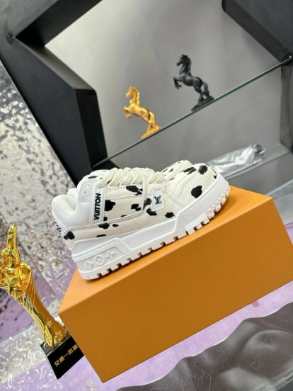 2024 Women Louis Vuitton White Black Leather Sneakers