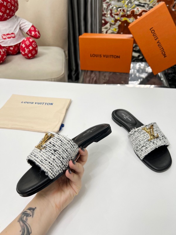 2025 Women Louis Vuitton Black White Fabric Slippers LY00210