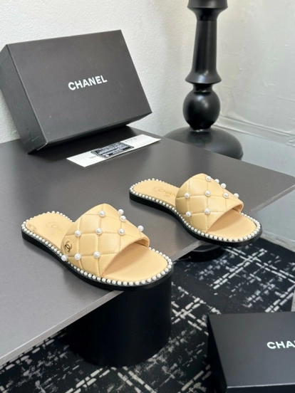 2025 Slippers Chanel Beige Lambskin Pearl