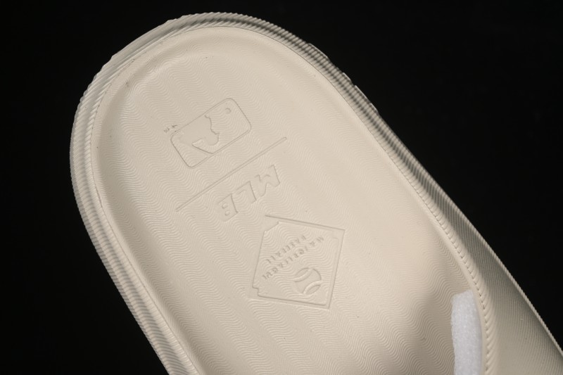 New York Yankees MLB Skipper Slide Summer Casual Sandals - 3ALPS015350IVS