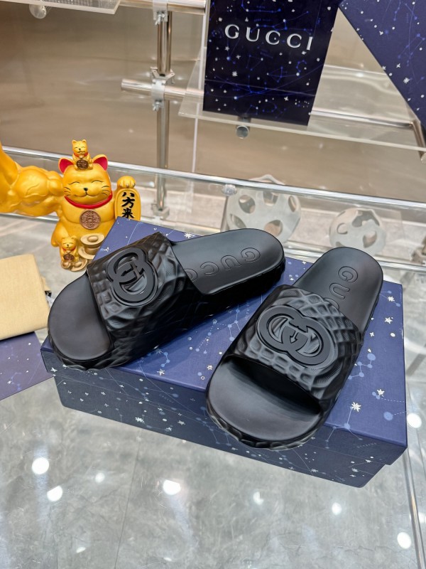 2025 Men Gucci Black Rubber Slippers Interlocking G KFY00170