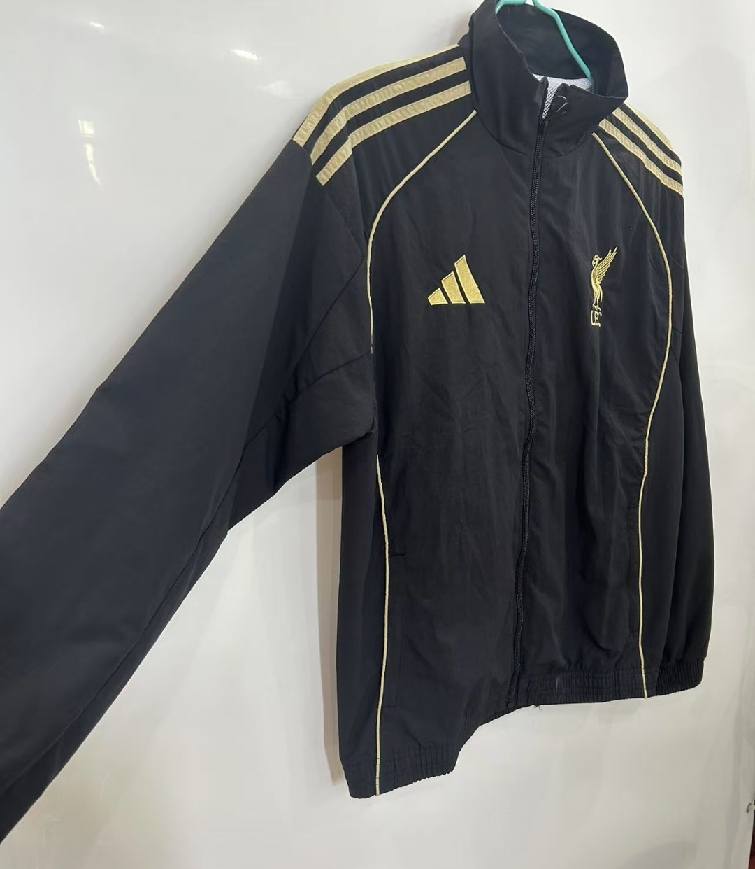 25/26 Liverpool Black Windbreaker