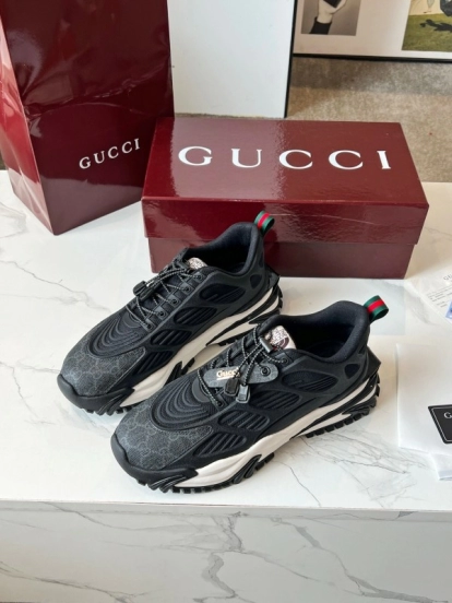 Gucci 2.0 Sneakers with Reflective Stripes and Retro Design - LY00320
