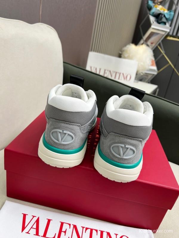 VALENTINO RUNBOOT Mid-Top Athletic Shoes with Urban Casual Design - AS00380