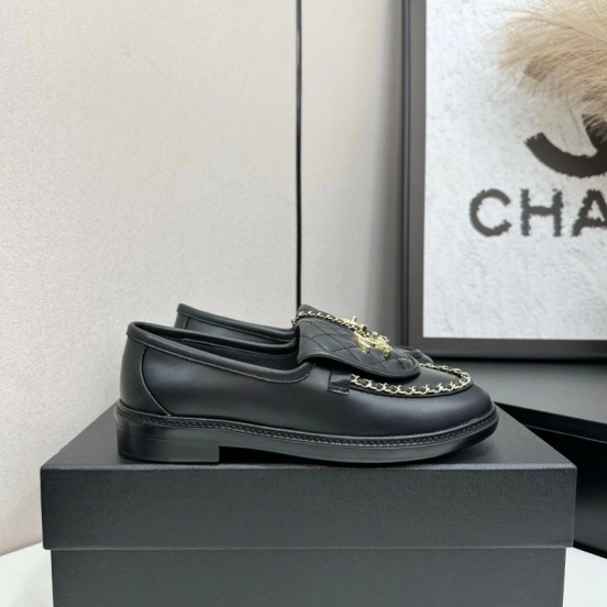 Chanel Classic Flap Chain CC Loafers with Buckle Closure - LY00320