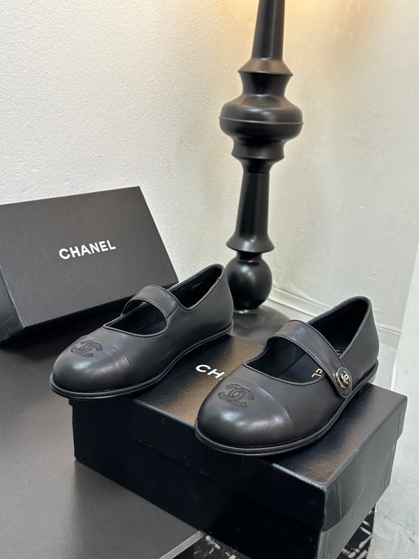 Chanel Quilted Slippers with Diamond Pattern Design - KFY00280