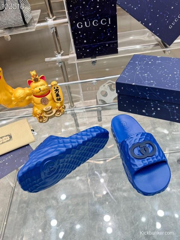 Gucci Lido Interlocking G Men's Sandals with Textured Rubber Sole - AS00170