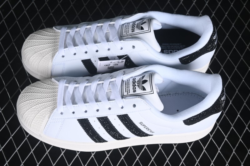 Adidas Originals Superstar II Retro Sneakers with Shell-Toe Design - HQ2285