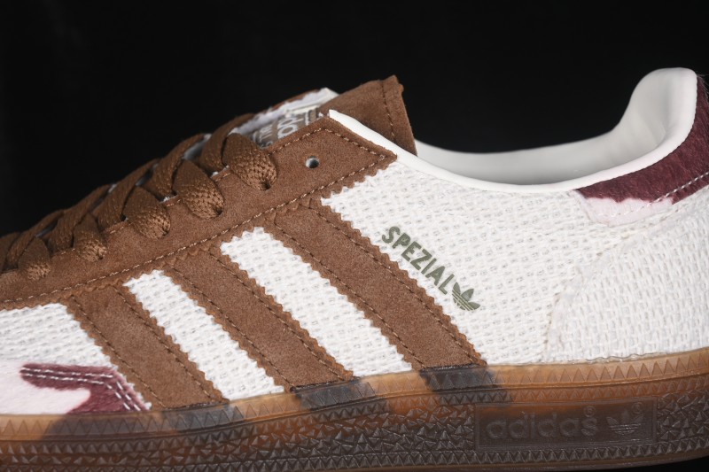 Adidas Handball Spezial Retro Skateboarding Shoes with Suede Upper and Gum Sole - IH4588