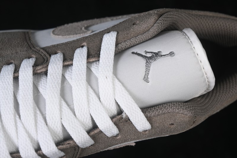 Nike Air Jordan 1 Low Retro Basketball Shoes with Classic Colorway and Durable Construction - 553558-046