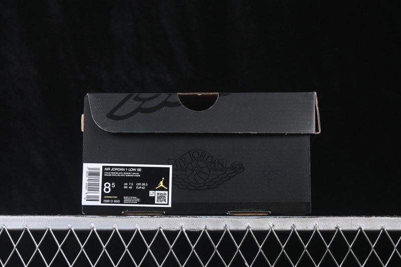 Nike Air Jordan 1 Low Retro Basketball Shoes with Classic Red and White Colorway - II9813-600