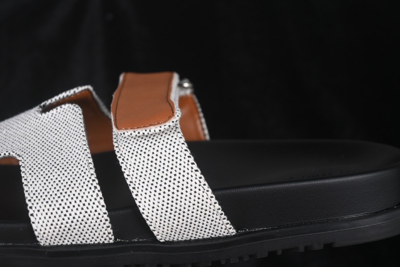 Hermes Chypre Flat Sandals with Toe Loop Design - AJE5
