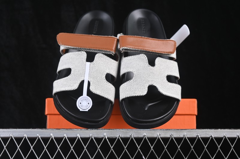 Hermes Chypre Flat Sandals with Toe Loop Design - AJE5