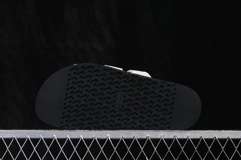 Hermes Chypre Flat Sandals with Toe Loop Design - AJE5