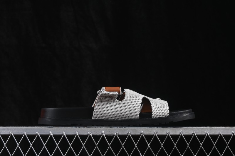 Hermes Chypre Flat Sandals with Toe Loop Design - AJE5