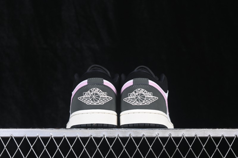 Nike Air Jordan 1 Low Retro Basketball Shoes with Classic Colorway and Premium Leather - II3788-003