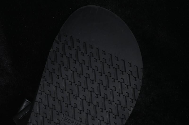 Hermes Chypre Flat Slide Sandals with Embossed Logo - Black