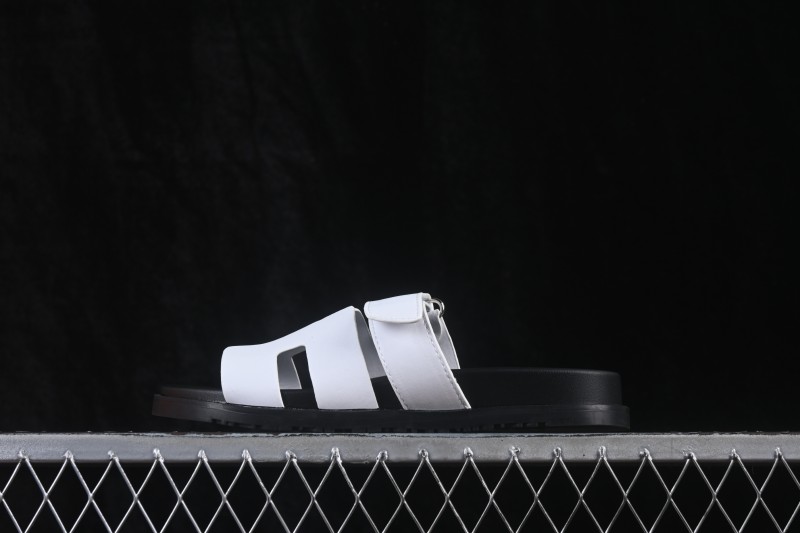 Hermes Chypre Flat Sandals with Iconic Sole Design - AJE5