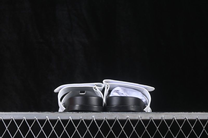 Hermes Chypre Flat Sandals with Iconic Sole Design - AJE5