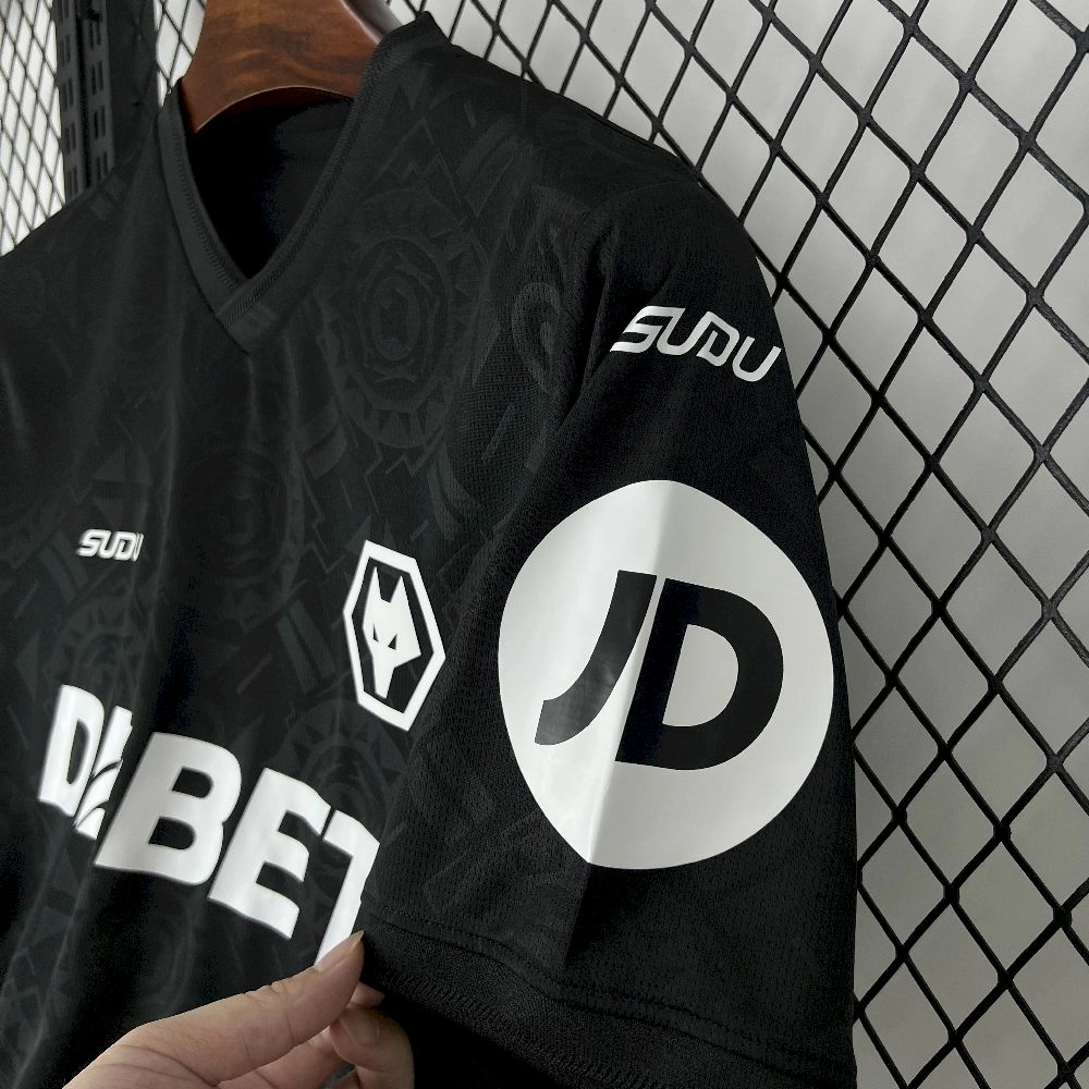 2025/26 Wolverhampton Wanderers Goalkeeper Black Jersey